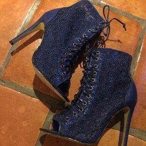 ACCEPTING ANY OFFER OVER $10! Lace up booties